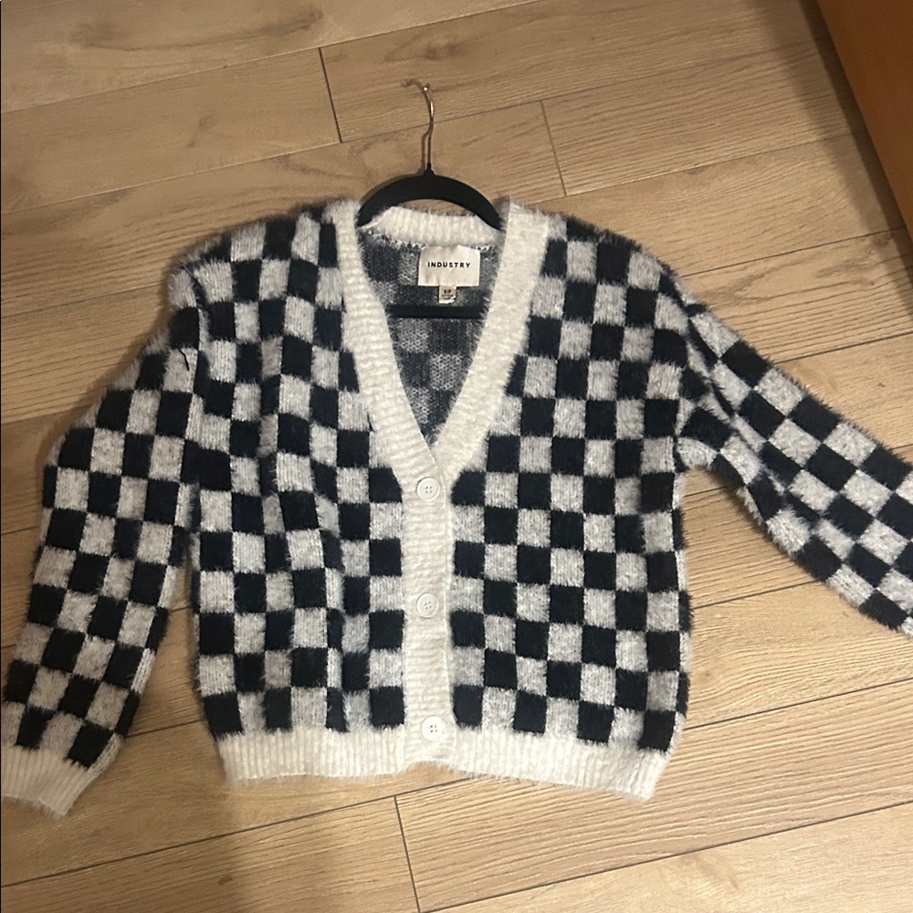 Amour Vert Black and White Checkered V-Neck Sweater